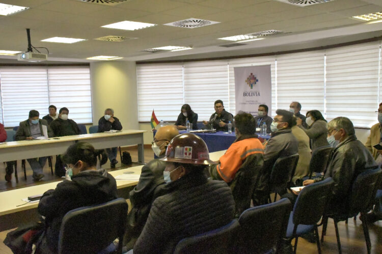 El Gobierno y los trabajadores aplazan para el 25 de abril la negociación del incremento salarial