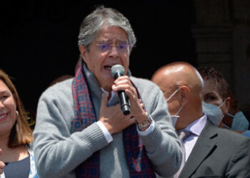 El presidente de Ecuador, Guillermo Lasso, posesionó a Fernando Santos en el cargo de ministro de Energía y Minas.