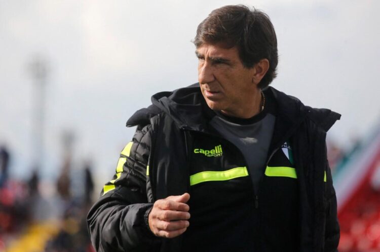 Gustavo Costas llegará el domingo por la madrugada a La Paz