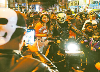 Niños toman las calles por Halloween