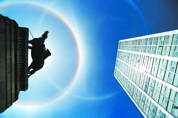 Esta espectacular fotografía del halo solar fue tomada por Rodwy Cazón en El Prado.