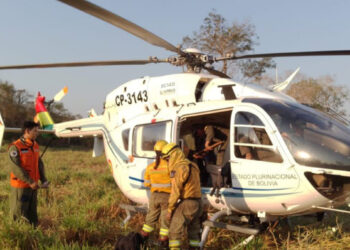 Defensa Civil se moviliza por tierra y aire para sofocar tres incendios forestales en Beni