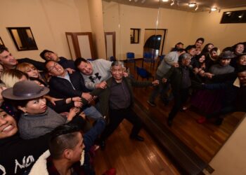 Con cuatro obras, Hugo Pozo celebra 50 años en las tablas