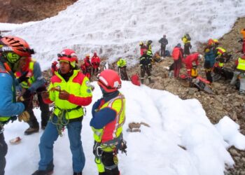 Un andinista fallecido en el Illimani, otro sobrevivió gracias a su mochila