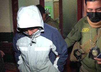 El dirigente es trasladado a dependencias de la FELCC de La Paz. Foto: APG