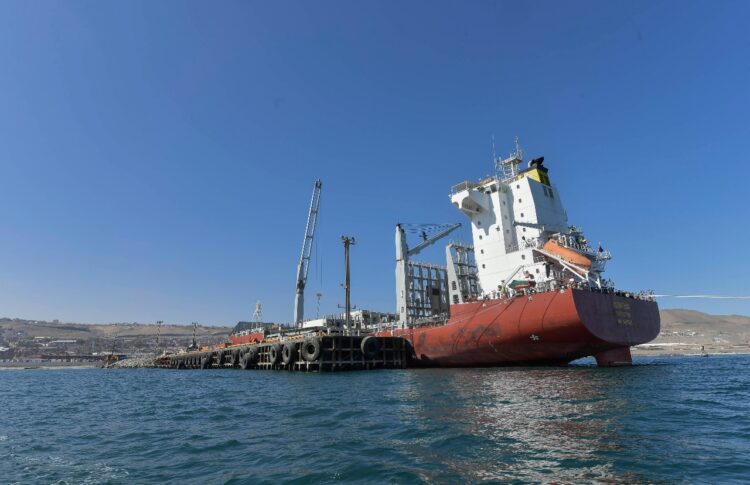 Un barco carguero en el puerto de Ilo. Foto: ABI
