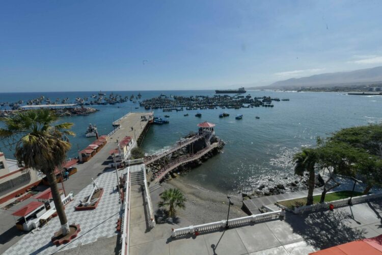 Perú y Bolivia potenciarán Ilo y el país importará diésel a través de ese puerto