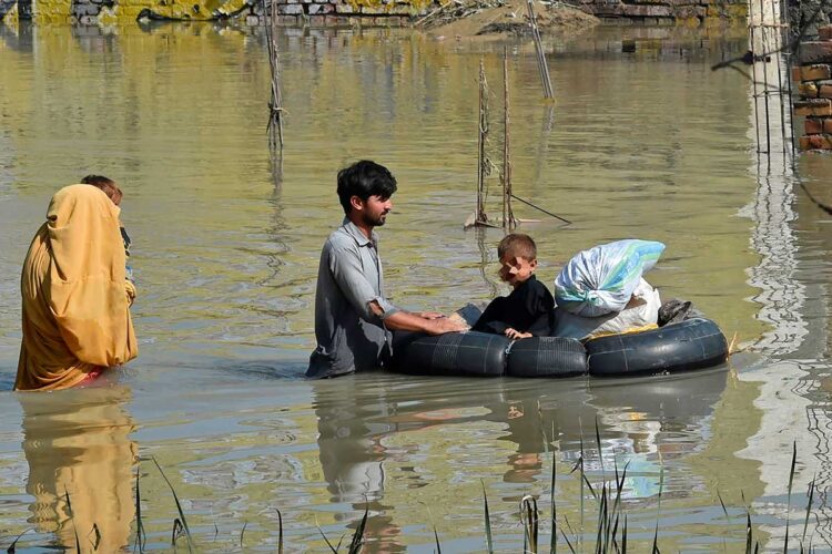 Pakistán promete al FMI mantener reformas tras devastadoras inundaciones