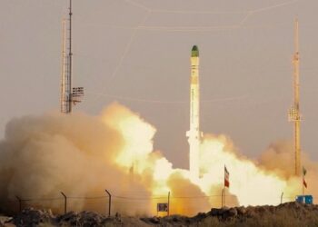 La Guardia Revolucionaria iraní lanzó un nuevo portador de satélites al espacio. Foto: AFP