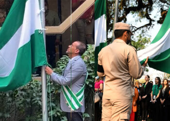 Dos actos de iza de bandera reflejan la división política en Santa Cruz