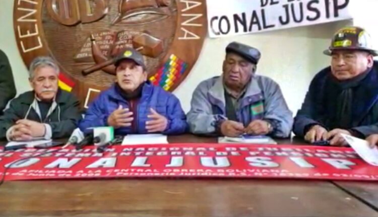 Jubilados se declaran en huelga de hambre por falta de atención a sus demandas