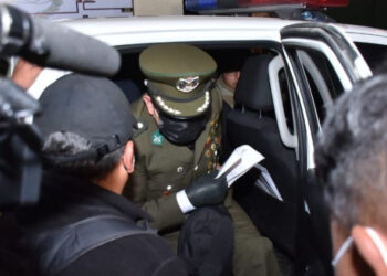El capitán de la Policía acusado de vender autos robados es enviado a la cárcel