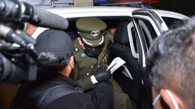 El capitán de la Policía acusado de vender autos robados es enviado a la cárcel