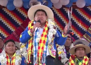 El gobernador Jhonny Mamani, en el acto de Uncía del 2 de febrero.