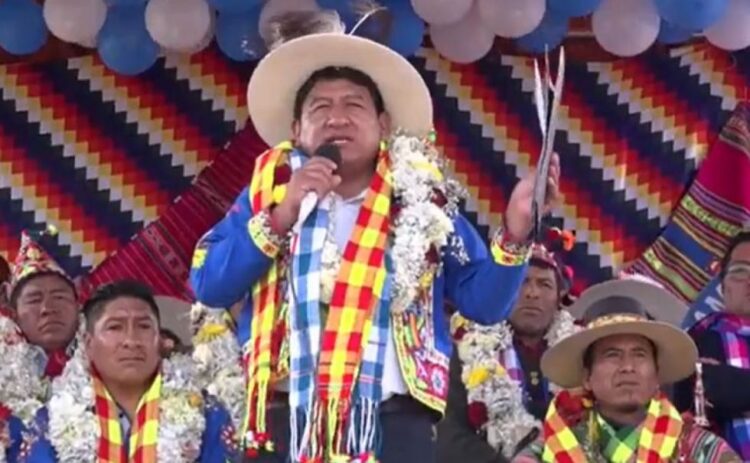 El gobernador Jhonny Mamani, en el acto de Uncía del 2 de febrero.