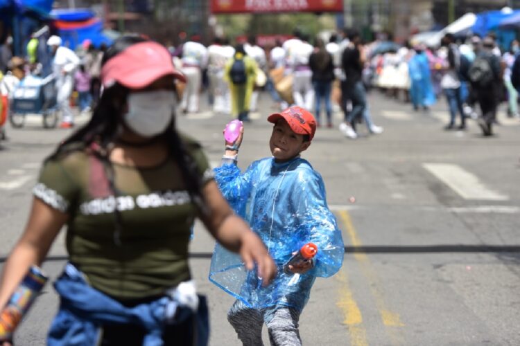 El Prado paceño acoge otra vez juegos con agua