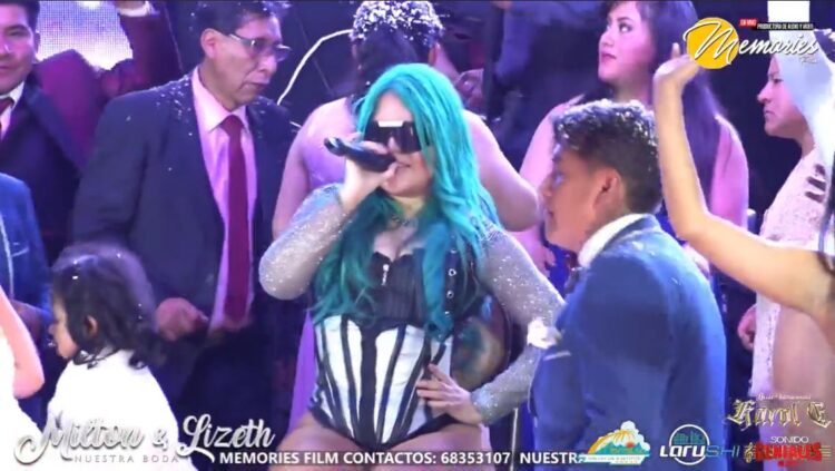 La imitadora peruana de la colombiana Karol G, en Oruro. Foto: Captura de video