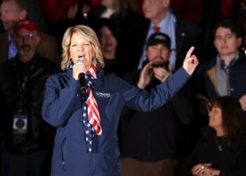 Según medios, Kari Lake, apoyada por Trump, pierde la gobernación de Arizona