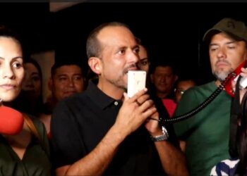 Camacho agradeció a sus seguidores por acompañarlo con una vigilia ante supuesto intento de detención