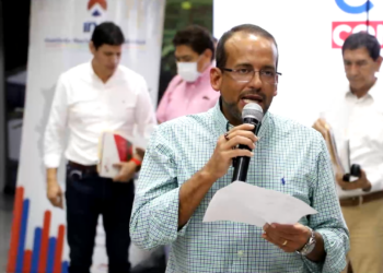 Camacho destaca avance sobre el Censo en reunión con el INE y ya no habla de paros cívicos