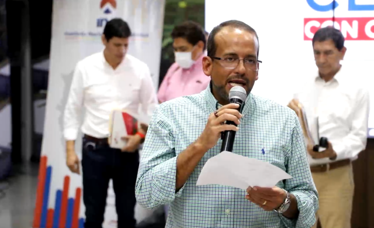 Camacho destaca avance sobre el Censo en reunión con el INE y ya no habla de paros cívicos
