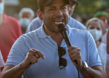 Camacho protesta y llama ‘chicanería’ a la suspensión de su audiencia de este martes