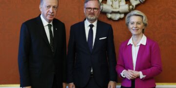 Los líderes de la UE tratarán este viernes de avanzar soluciones para contener los precios del gas