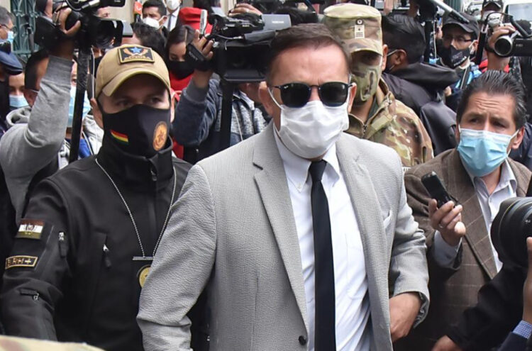 López, declarado en rebeldía; la parte acusadora plantea su extradición y 20 años de cárcel