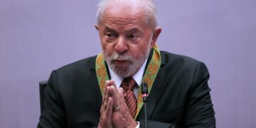 Lula anima a vestir 'con mucho orgullo' la camiseta de la 'canarinha'.