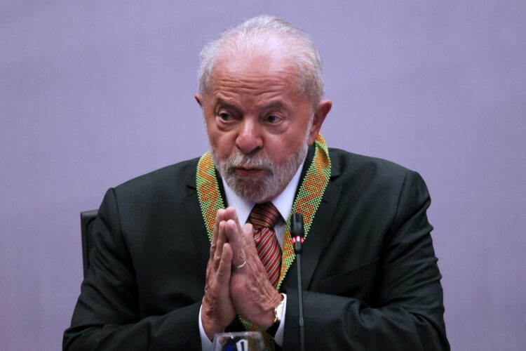 Lula anima a vestir 'con mucho orgullo' la camiseta de la 'canarinha'.