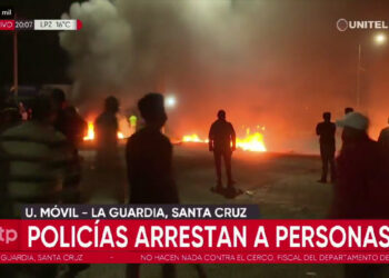 Policía gasifica en La Guardia y se avivan enfrentamientos con vecinos que bloquean