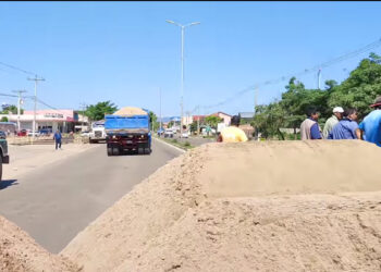 Con tres carreteras bloqueadas inicia el ‘cerco’ a Santa Cruz, presionando el levantamiento del paro indefinido