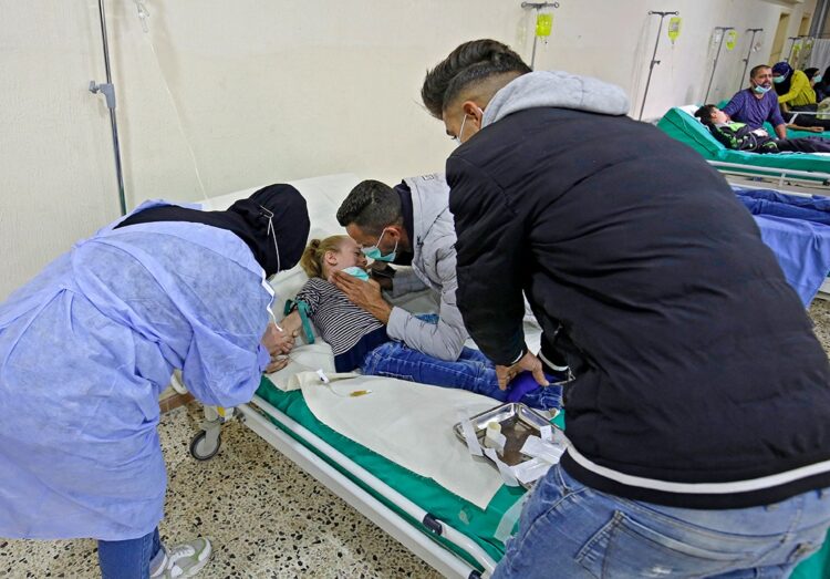 Las vacunas para la enfermedad serán distribuidas principalmente a trabajadores sanitarios de primera línea, médicos u otros. Foto: AFP