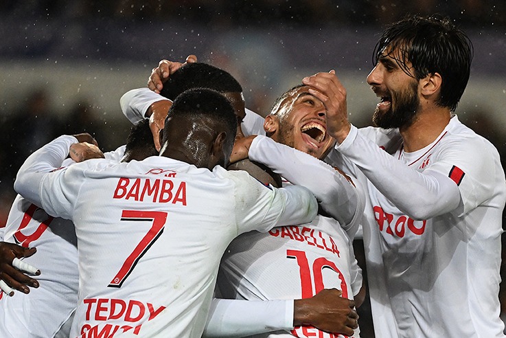 El Lille golea al Estrasburgo con doblete del canadiense Jonathan David