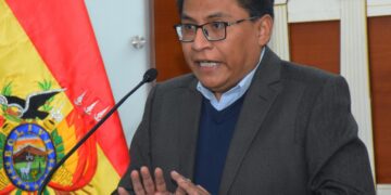 El ministro Iván Lima dice que Evo Morales miente y discrimina y luego borra sus mensajes
