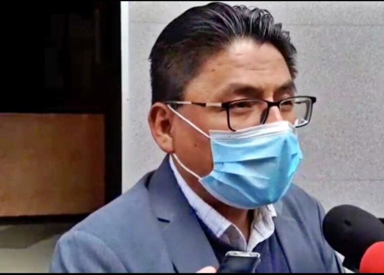 Iván Lima, con la prensa este viernes. Captura: Erbol