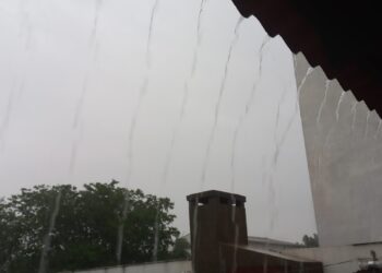 Santa Cruz amanece con una intensa lluvia y se espera que ayude a sofocar los incendios forestales