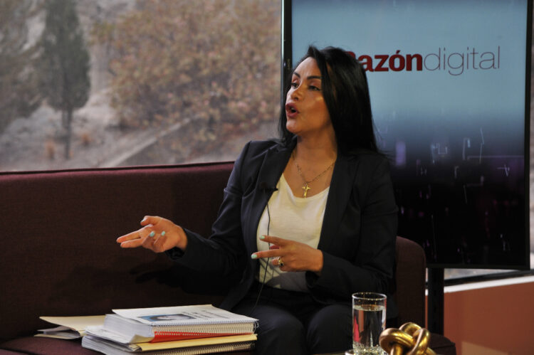 Lorgia Fuentes en entrevista con La Razón, Piedra, Papel y Tinta.