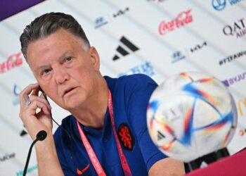 Van Gaal: «Sacamos un punto contra un rival que fue mejor que nosotros»