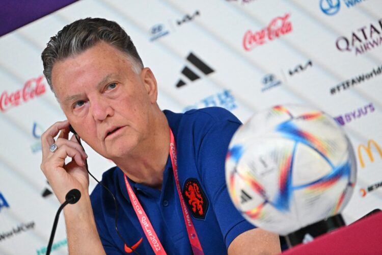 Van Gaal: «Sacamos un punto contra un rival que fue mejor que nosotros»