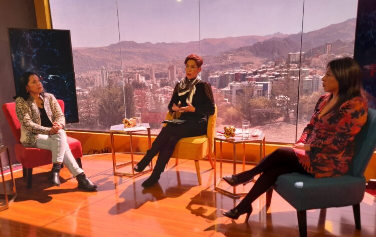 Lourdes Montero, Claudia Benavente y Nadia Cruz, en La Razón.