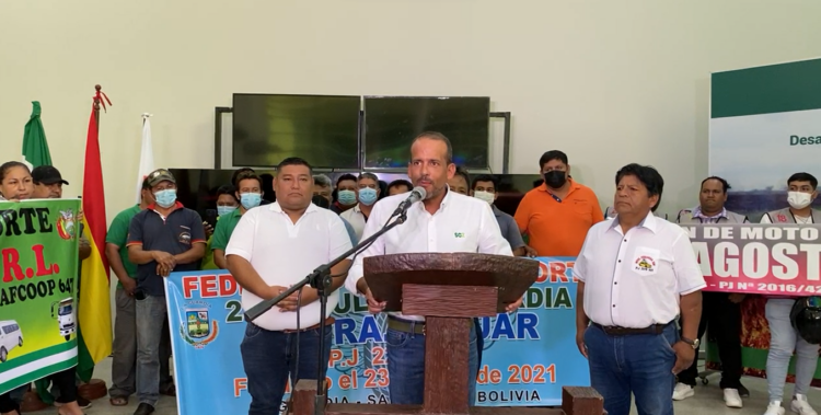 Camacho ultima detalles para el paro indefinido en Santa Cruz
