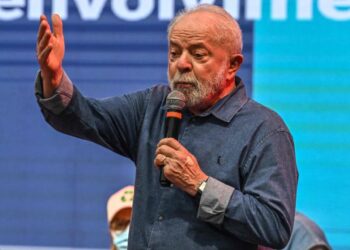 Lula completa su gabinete, con mujeres en ministerios claves.