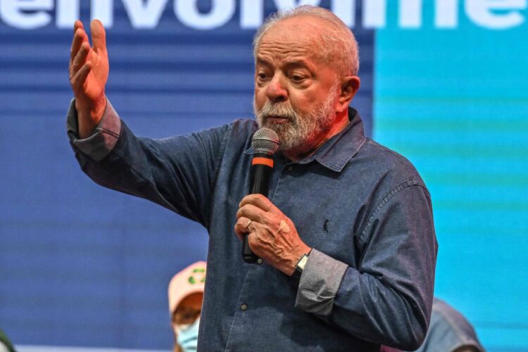 Lula completa su gabinete, con mujeres en ministerios claves.