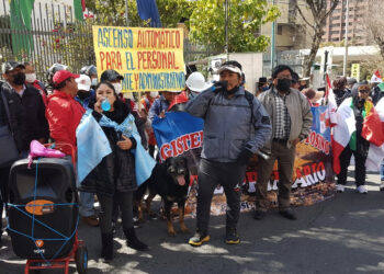 Maestros protestan en el centro paceño por el ascenso automático