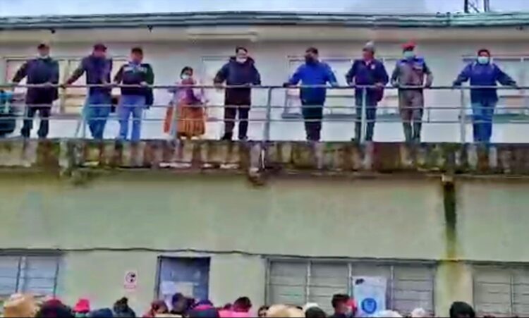 Padres de El Alto anuncian movilizaciones y piden renuncia de director de Educación