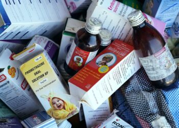 Gambia controlará importación de medicamentos tras muerte de niños por jarabe indio