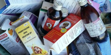 Gambia controlará importación de medicamentos tras muerte de niños por jarabe indio