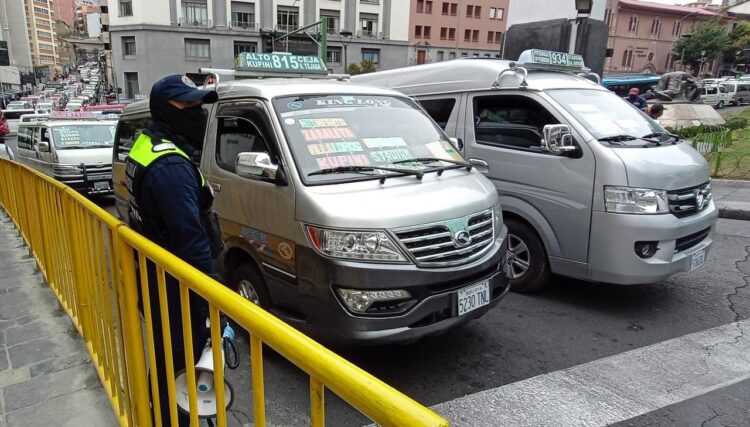 Multas por QR, ampliación de aceras y control de taxis, las nuevas medidas del reordenamiento de La Paz