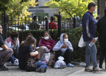 Batalla política en torno al traslado de migrantes en EEUU